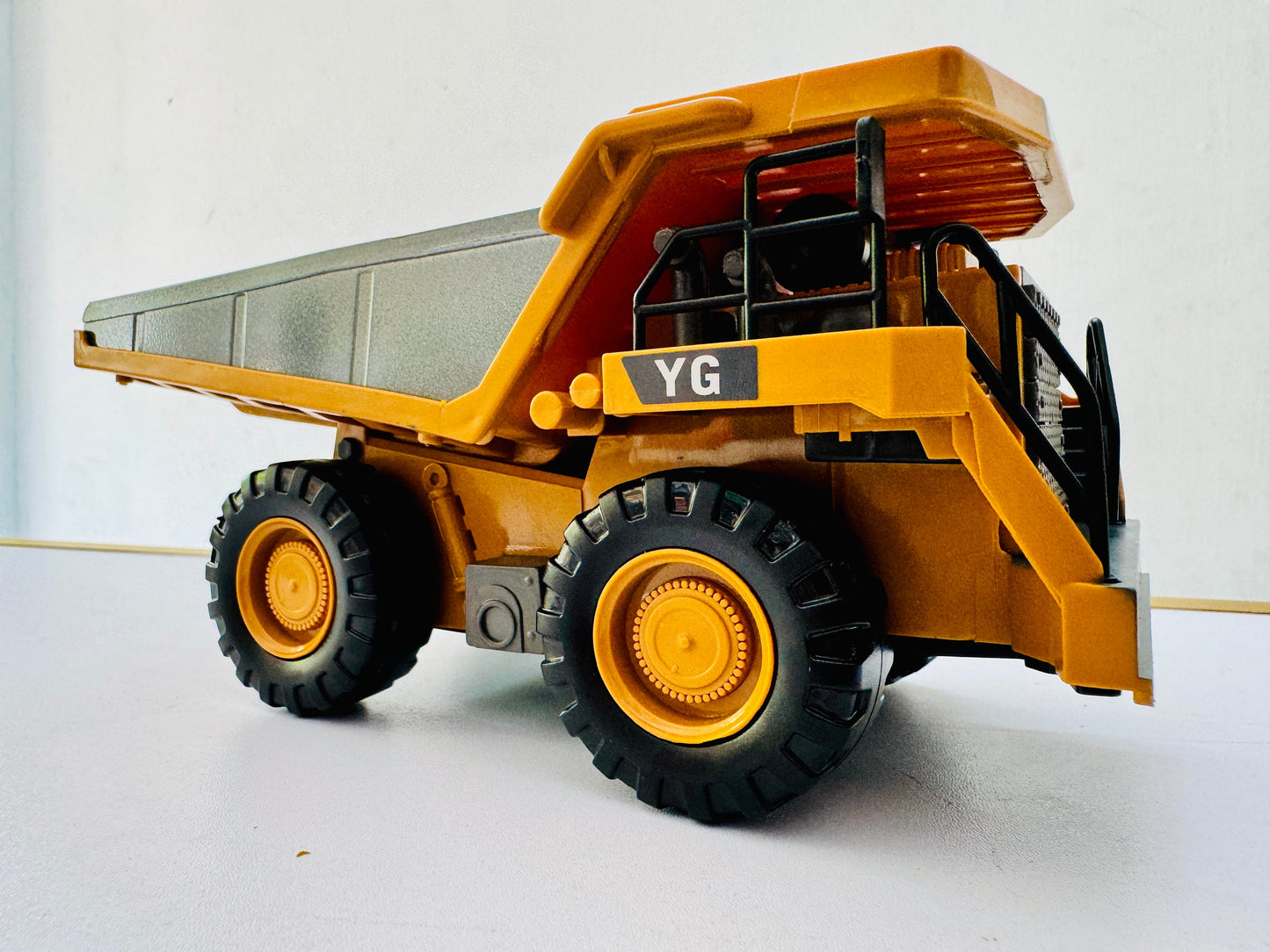 YI GONG 9 Channel RC Dump Truck