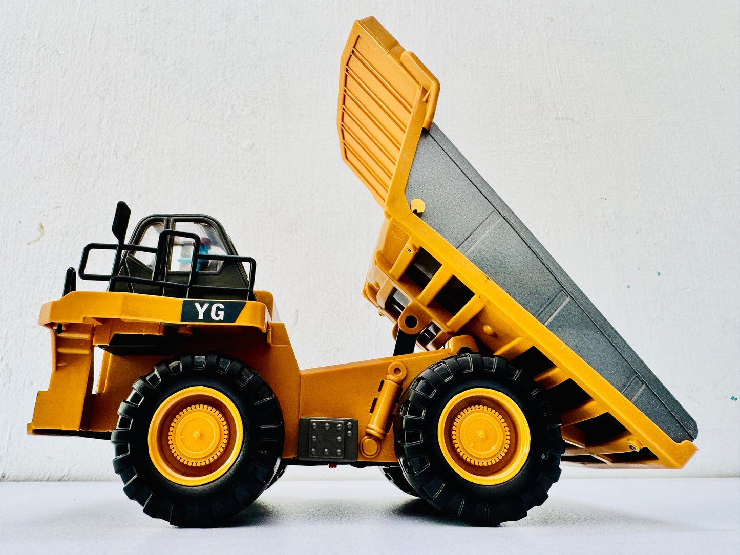 YI GONG 9 Channel RC Dump Truck